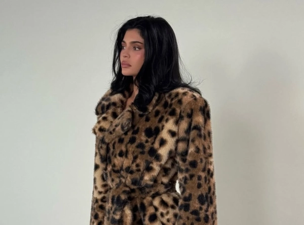 АіФ UA 12 Кайлі Дженнер запалює: відверті образи для нового випуску Puss Puss