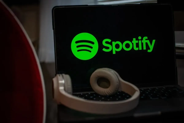 Spotify та Universal Music: Фанати отримають інструменти для створення ШІ-каверів