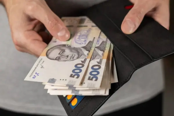 АіФ UA 23 Мінфін: Зарплати держслужбовців в ОДА злетіли на 10 тис. грн за рік