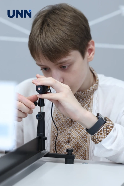 Обладнання для лабораторії оптики