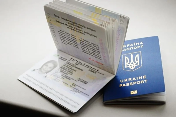 МЗС оптимізує терміни видачі паспортів українцям за кордоном