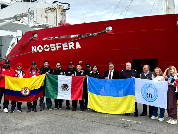 Криголам "Ноосфера" підкорює Арктику: рекордний сезон міжнародних океанічних досліджень завершено 43