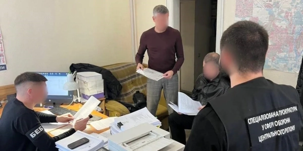 На Полтавщині розкрито схему розкрадання 5 мільйонів гривень на супутникових телефонах для ЗСУ: справу передано до суду 3