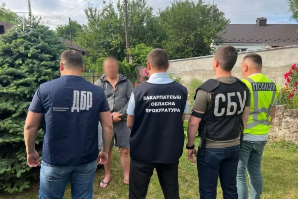 Земельні оборудки: шістьох чиновників підозрюють у незаконному захопленні 220 гектарів лісу під дачу Медведчука 9