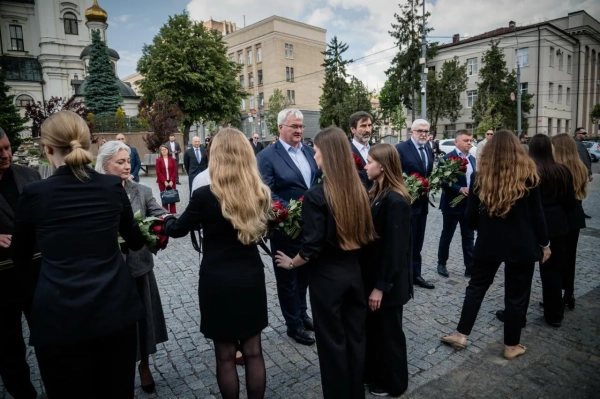 Міністр закордонних справ Словаччини прибув до України: його зустріли у Вінниці 7 Міністр закордонних справ Словаччини прибув до України: його зустріли у Вінниці 5