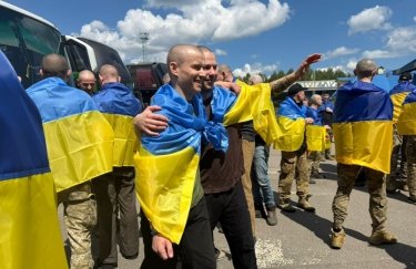 АіФ UA 48 Україна визволяє своїх героїв: 185 оборонців повернулися додому