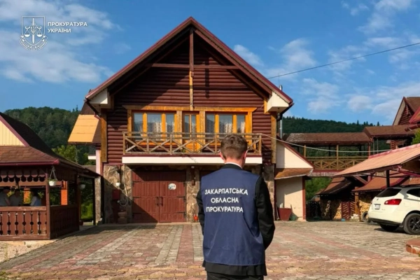 Земельні оборудки: шістьох чиновників підозрюють у незаконному захопленні 220 гектарів лісу під дачу Медведчука 7
