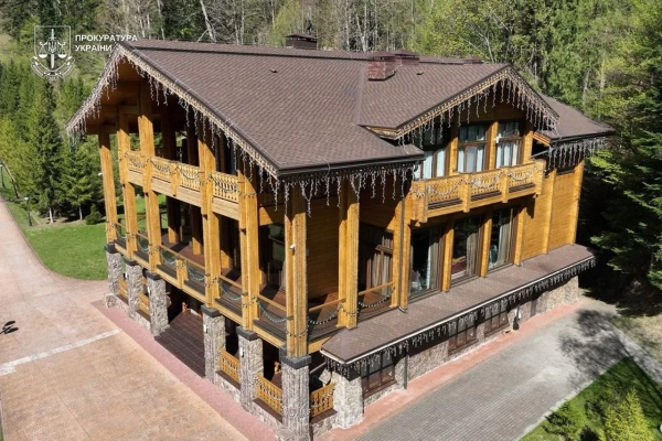Земельні оборудки: шістьох чиновників підозрюють у незаконному захопленні 220 гектарів лісу під дачу Медведчука 11
