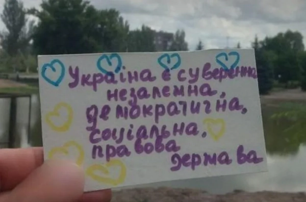 Українці в Донецьку та Сімферополі відзначили День Конституції потужними акціями підтримки 3