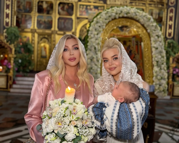 Ірина Білик стала хрещеною мамою: Аліна Гросу хрестила сина