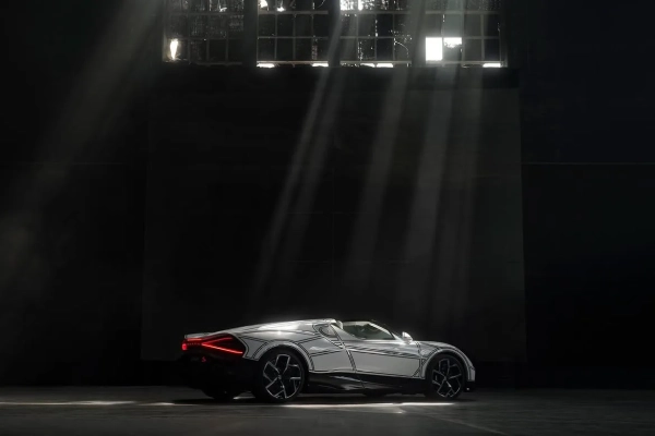 Bugatti презентувала ексклюзивний W16 Mistral Blanc Éternel: розкіш порцеляни в гіперкарі 15 Bugatti презентувала ексклюзивний W16 Mistral Blanc Éternel: розкіш порцеляни в гіперкарі 13
