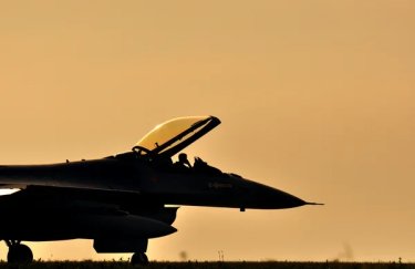 АіФ UA 26 Українські пілоти опановують F-16: нові тренувальні можливості вже тут