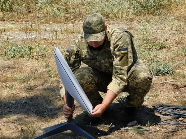 АіФ UA 46 Росія блокує Starlink для дронів: Reuters розкриває деталі протистояння