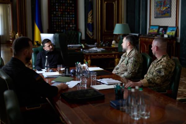 Зеленський згуртував військове командування: стратегічні зустрічі з командирами на передовій 5 Зеленський згуртував військове командування: стратегічні зустрічі з командирами на передовій 5