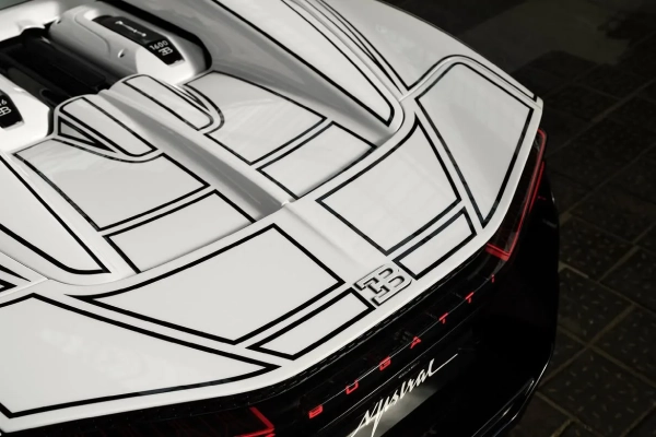 Деталі інтер'єру Bugatti W16 Mistral Blanc Éternel