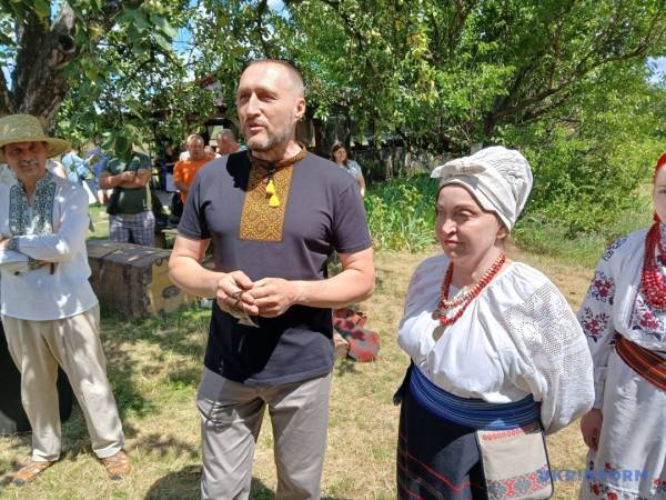 "Зажинки": як перші колоски задають тон для різдвяного дідуха 25 "Зажинки": як перші колоски задають тон для різдвяного дідуха 25
