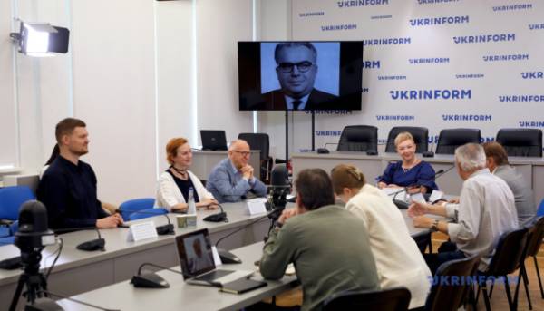 АіФ UA 57 РетроМузФест 2024: Музика, що руйнує межі, запанує на фестивалі імені Весоловського