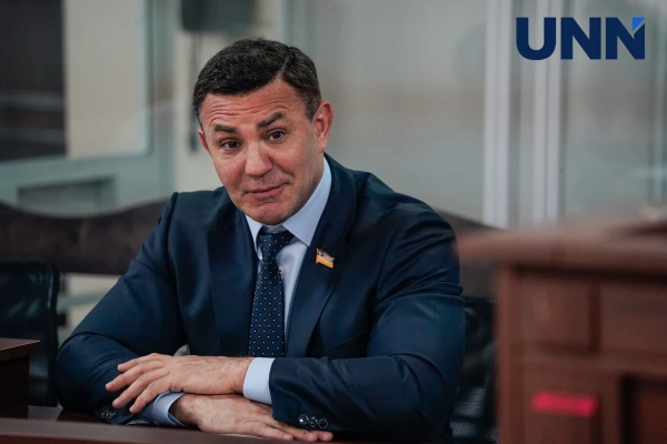 Тищенко відреагував на помідори: сутичка з ексбійцем “Азову” біля суду