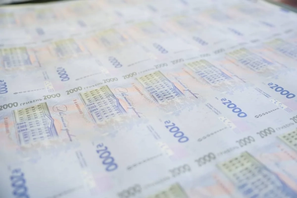 В Україні з'явилася нова банкнота 2000 гривень: портрет Стуса тепер у гаманцях українців з 4 вересня 13