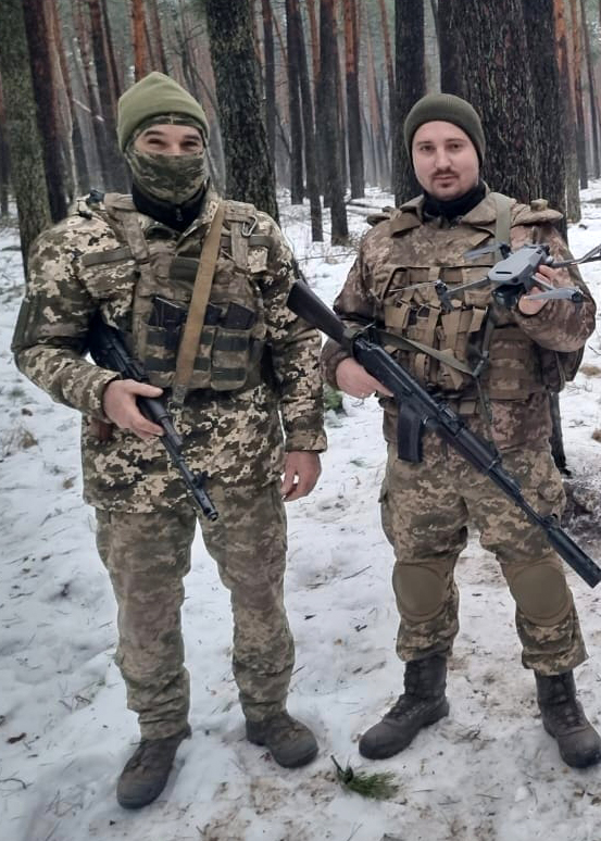 Старший сержант Сергій на позивний «Фрегат» із побратимом.