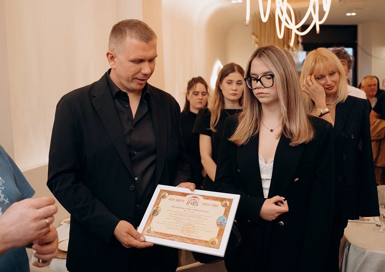 До Дня родини: ресторатор Микола Олексів пояснив, чому вже два ресторани в Італії назвав на честь доньки 3 До Дня родини: ресторатор Микола Олексів пояснив, чому вже два ресторани в Італії назвав на честь доньки 2