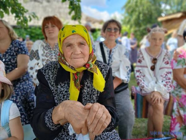 "Зажинки": як перші колоски задають тон для різдвяного дідуха 27 "Зажинки": як перші колоски задають тон для різдвяного дідуха 27