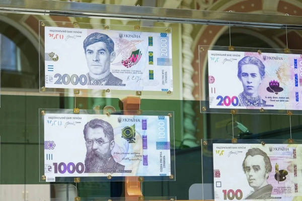 В Україні з'явилася нова банкнота 2000 гривень: портрет Стуса тепер у гаманцях українців з 4 вересня 19
