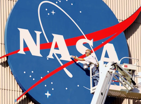 АіФ UA 44 NASA інвестує $590+ мільйонів у три компанії для розробки місячних…