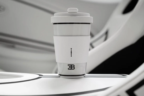 Деталі інтер'єру Bugatti W16 Mistral Blanc Éternel