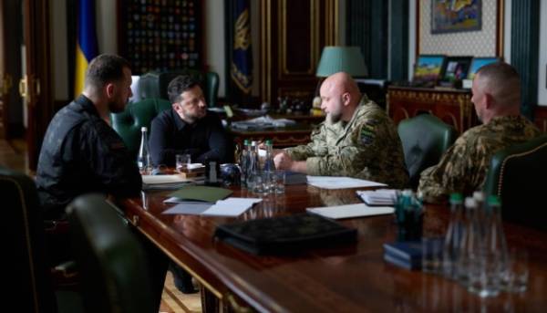 Зеленський згуртував військове командування: стратегічні зустрічі з командирами на передовій 7 Зеленський згуртував військове командування: стратегічні зустрічі з командирами на передовій 7