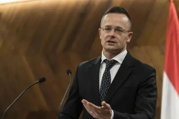 Сійярто залишив парламент заради кар’єри в китайському автопромі