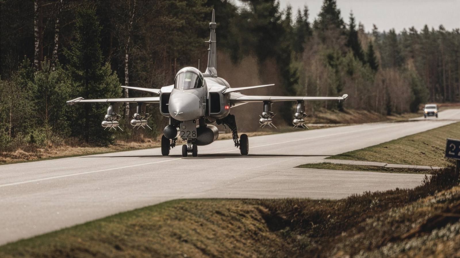 Україна купить 16 Gripen E, а перші Gripen C/D отримає вже на початку 2027 року — Володимир Зеленський