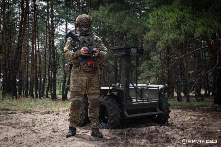 Трьохколісний транспорт рятує життя: доставка вантажів на передову 14