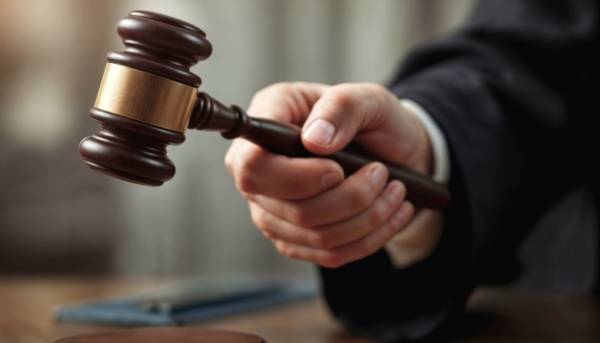 Суд залишив Трампу право скасувати безмитне ввезення посилок до $800 5