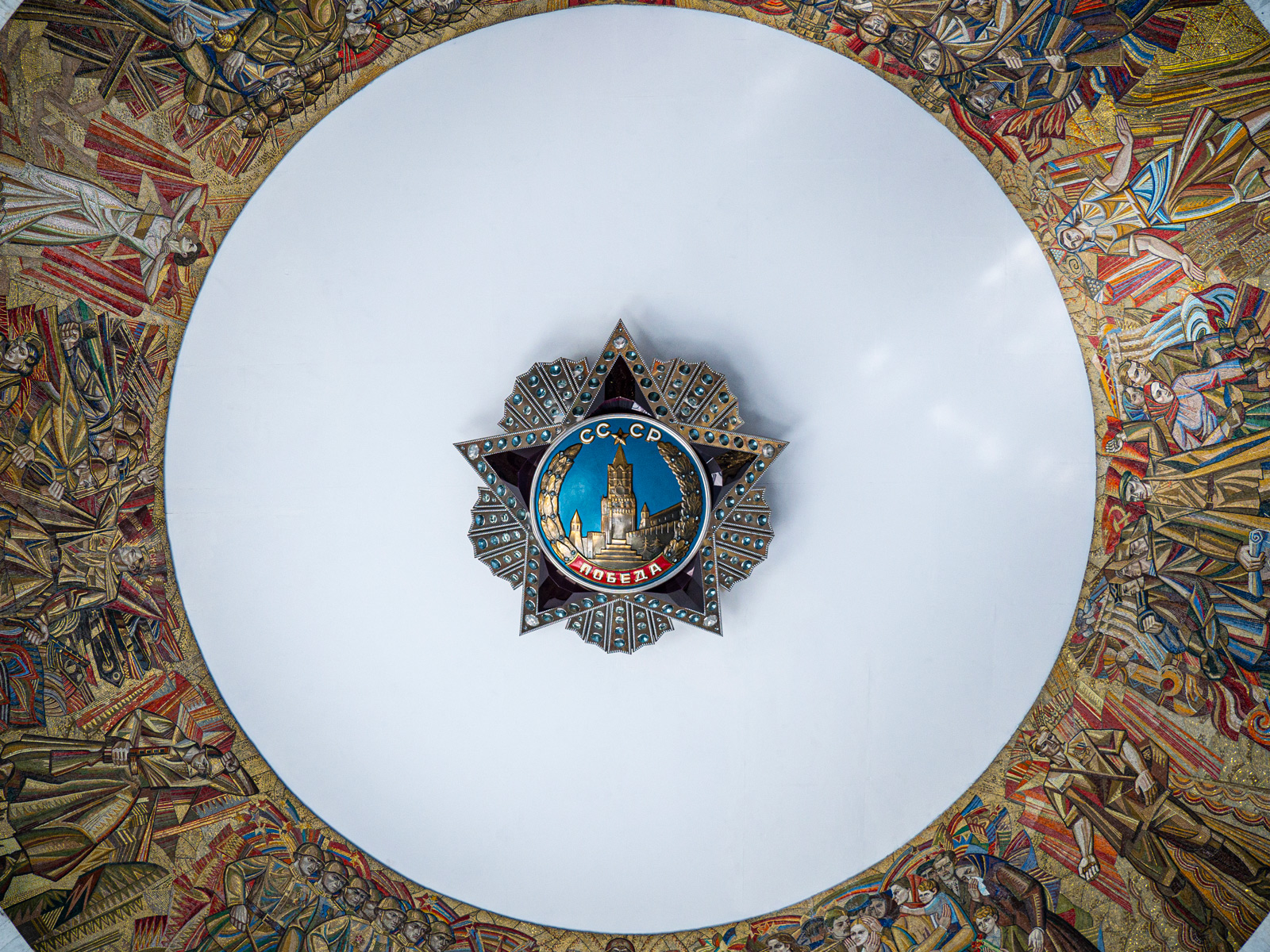 Символічна велич: чому Батьківщина-матір у Києві відома світу 50 zirka na steli monumenta