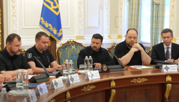 Зеленський: зменшення поставок ракет ППО – тиск на Україну 11