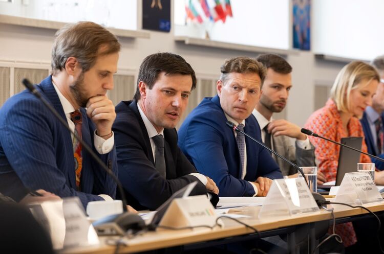 Стали відомі нові деталі кримінальної справи щодо народного депутата 8