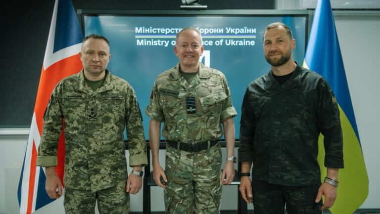 Драпатий та Хмара: нова модель управління в українській армії 2