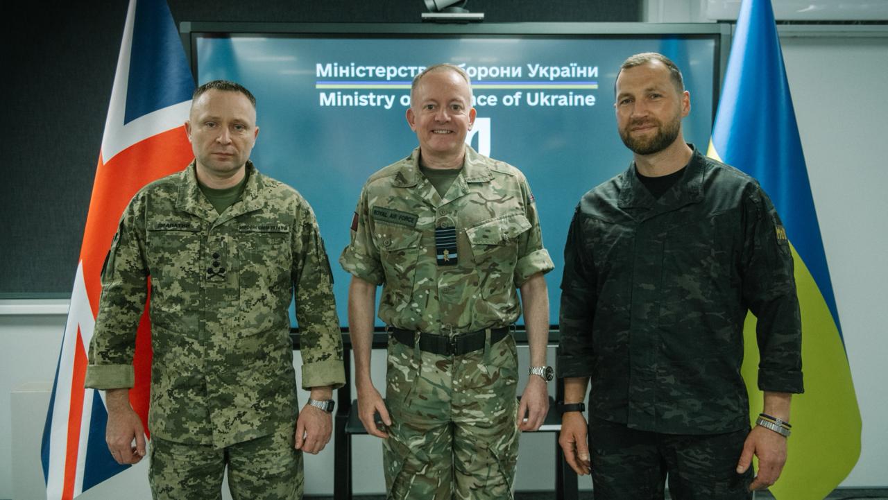 Драпатий та Хмара: нова модель управління в українській армії 9 Військове керівництво України та Великої Британії