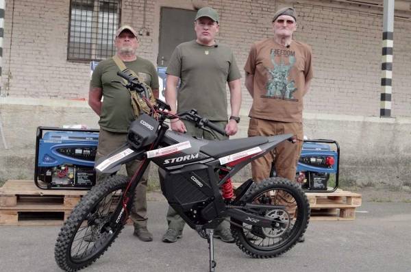 Волонтери “Української команди” передали 101 бригаді ТРО електробайк та генератори