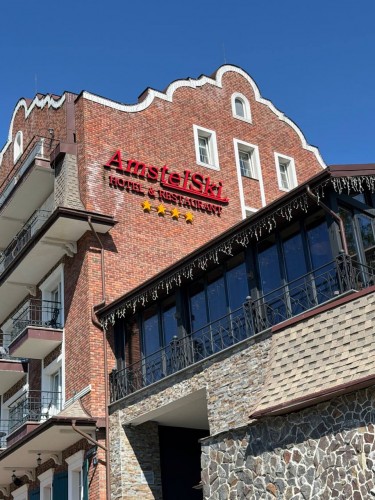 ФДМУ виставляє на продаж конфіскований готель AmstelSki на Буковелі