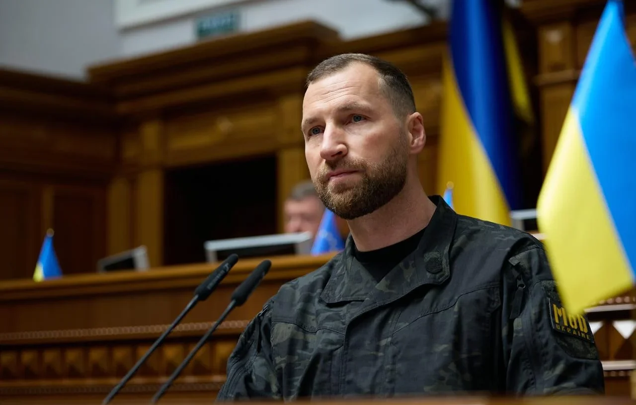 Драпатий та Хмара: нова модель управління в українській армії 10 «Новий міністр оборони хоче перемогти — і має бачення, як це зробити»: The National Interest про Євгенія Хмару