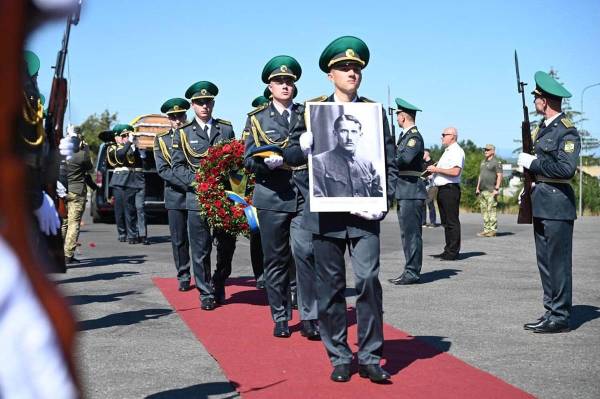 В Україну повернули прах Євгена Коновальця 1