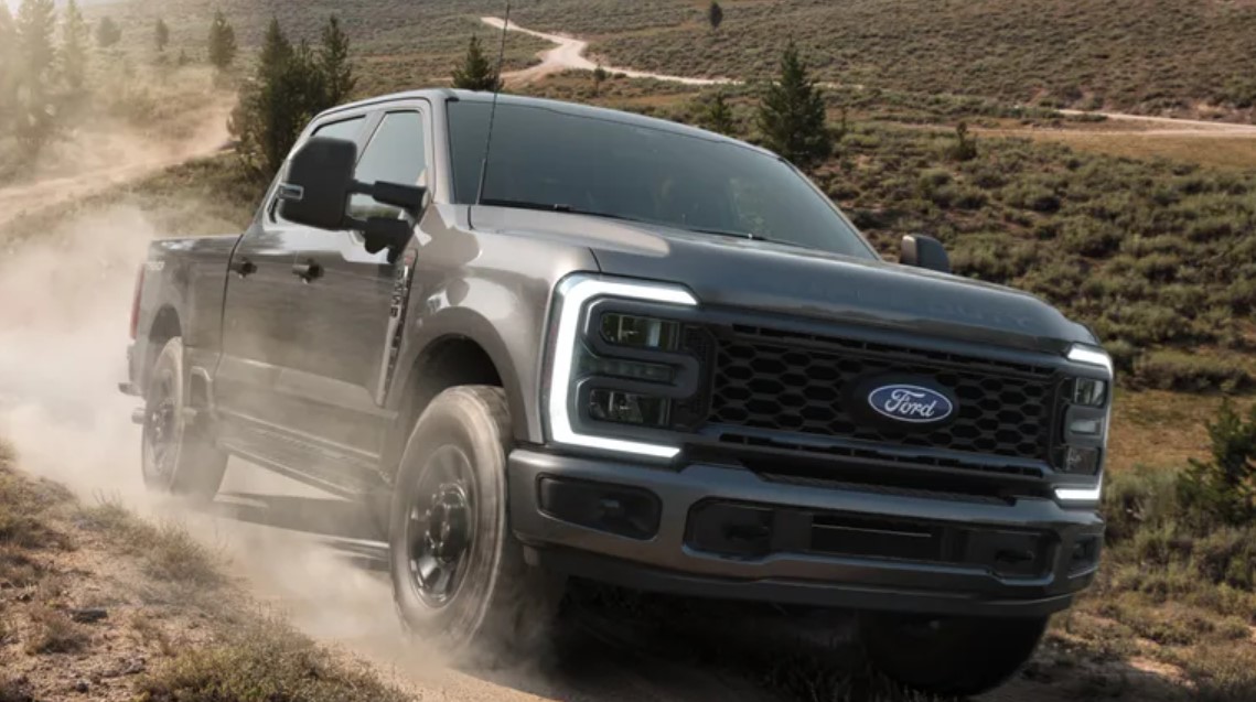 Пропозиція Ford Motor Co., базується на платформі F-Series Super Duty. Фото: MotorTrend