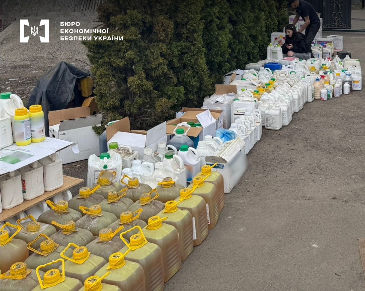 БЕБ викрило та передало до суду масштабну справу про виробництво фальсифікованих засобів захисту рослин 4 БЕБ викрило та передало до суду масштабну справу про виробництво фальсифікованих засобів захисту рослин 2