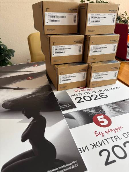 Зірки "5 каналу" в одному календарі: відверті фото для ЗСУ 13
