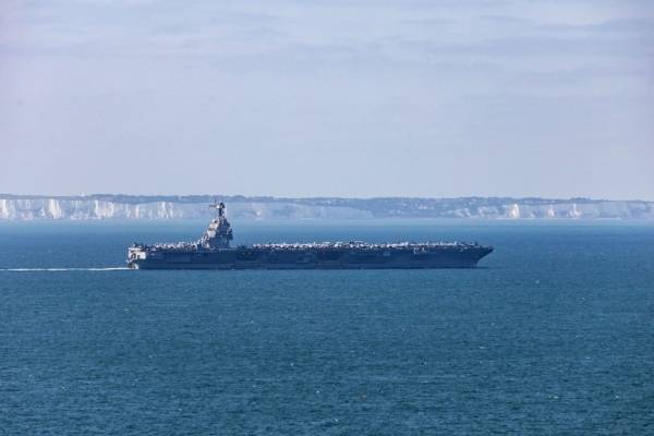 Авіаносець USS Gerald R. Ford (CVN 78) проходить через Англійський канал 17 сераня 2025 року. Фото ВМФ США
