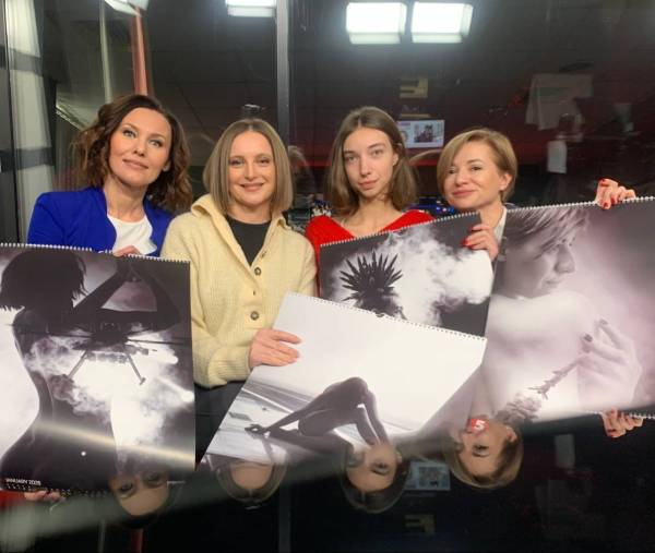 Зірки "5 каналу" в одному календарі: відверті фото для ЗСУ 17