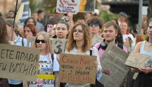 Мітингувальники вимагають звільнення Федорова у Києві 4