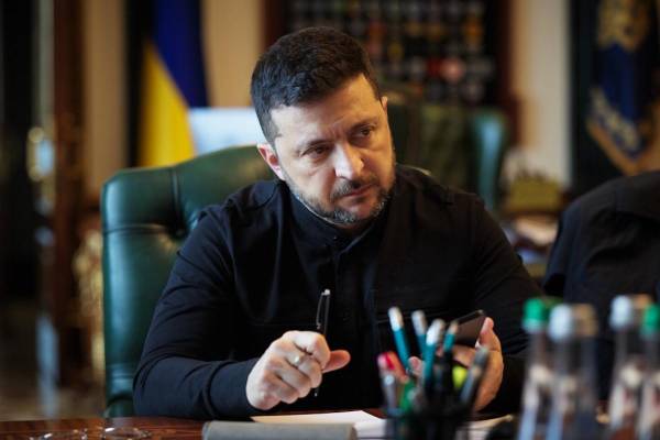 АіФ UA 35 Зеленський: Україна виробляє власну балістичну зброю